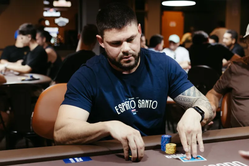 Koel Blijven onder Druk: De Kunst van Emotioneel Meesterschap bij Crypto Poker