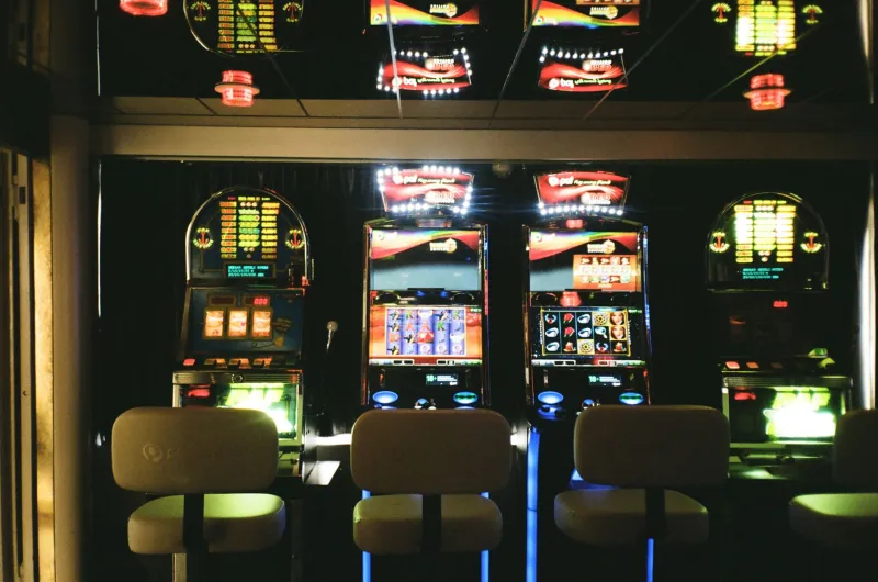 De Gevaarlijke Verleiding van Razendsnelle Spellen: Wat Crash Games en Turbo Slots met je Crypto Doen